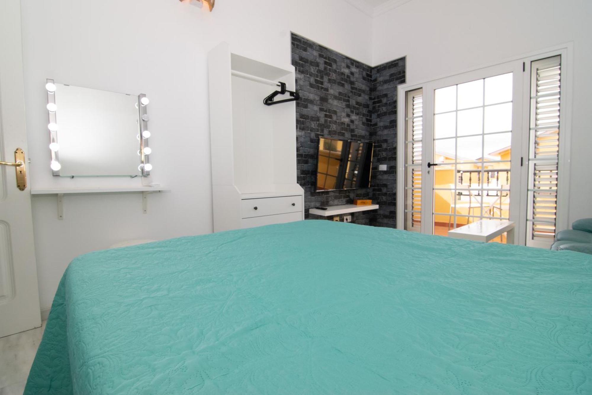 The Safe Point Suites Castillo Кастильо-дель-Ромераль Экстерьер фото